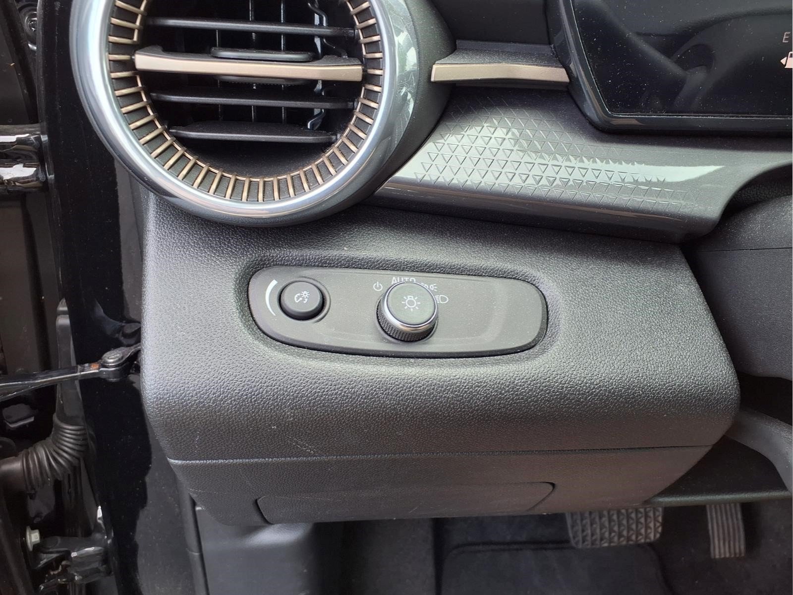 Certified 2024 Chevrolet Trax ACTIV FWD image 10