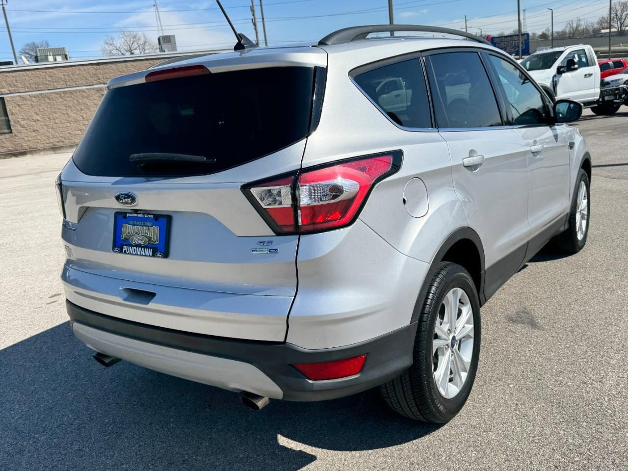 Used 2018 Ford Escape SE w/ SE Sync 3 Package image 3