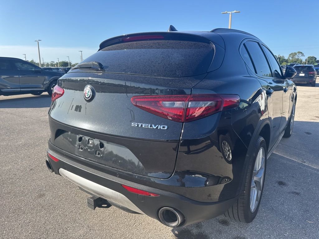 Used 2019 Alfa Romeo Stelvio Ti Sport w/ Quick Order Package 22S Sport image 4