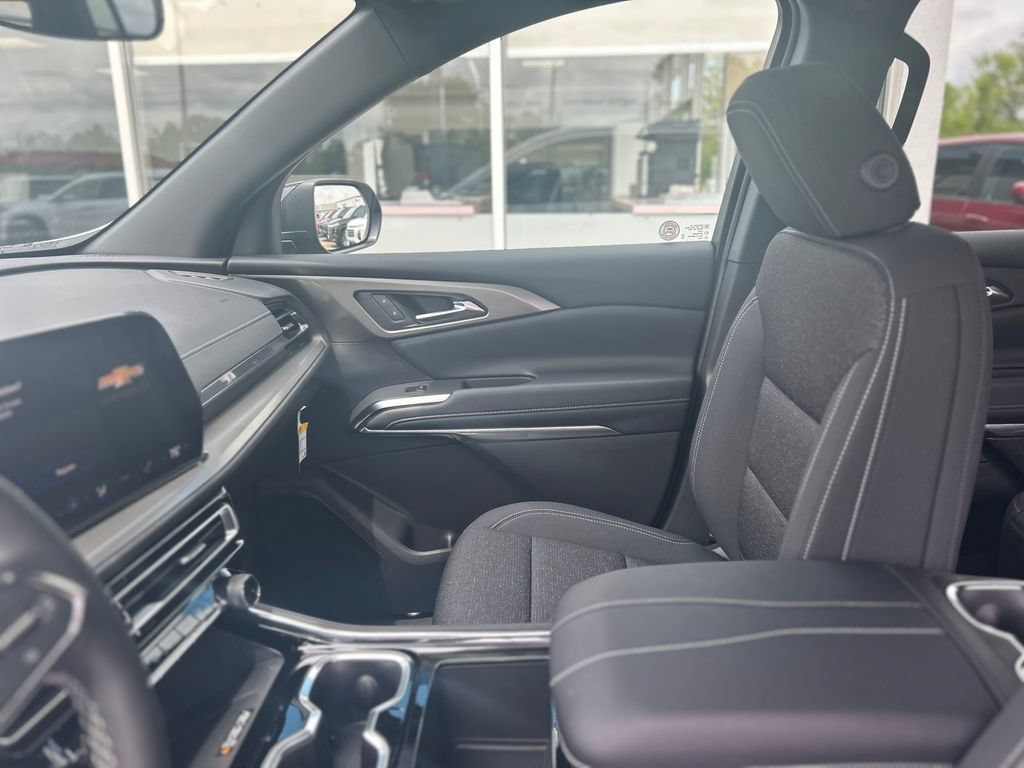 New 2026 Chevrolet Traverse LT FWD image 11