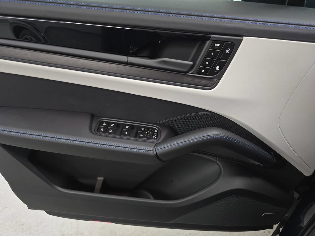 New 2026 Porsche Cayenne GTS AWD/4WD image 22
