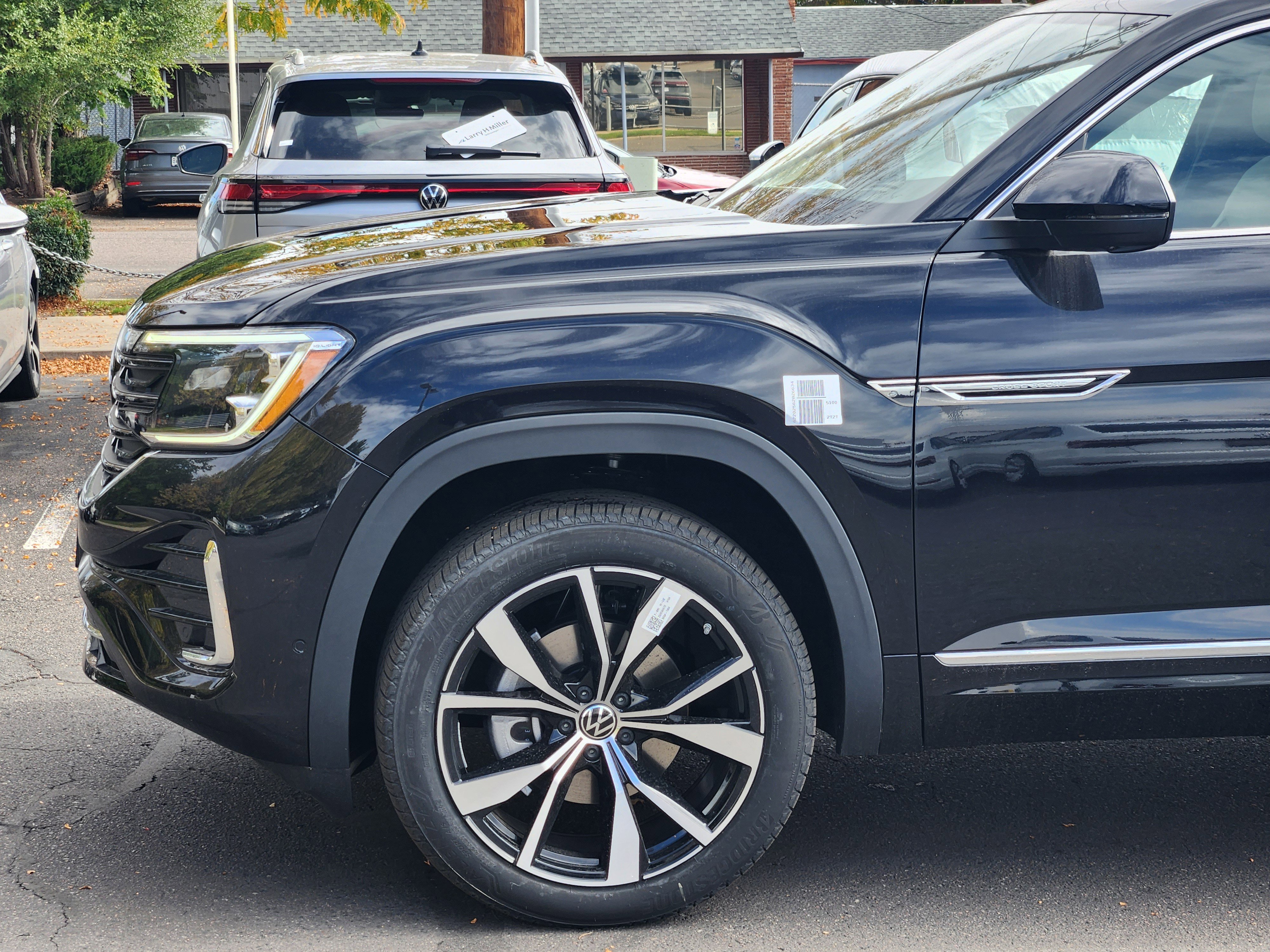 New 2025 Volkswagen Atlas Cross Sport SEL Premium R-Line video 2