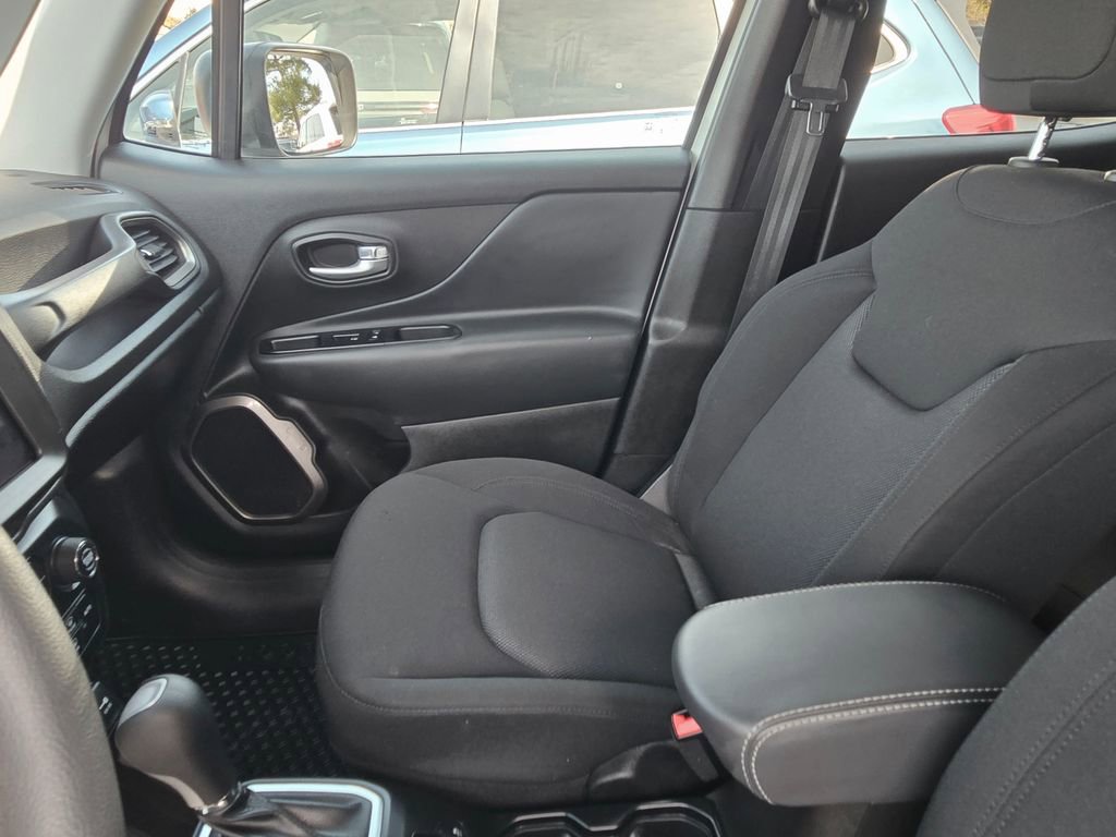 Certified 2023 Jeep Renegade Latitude image 22