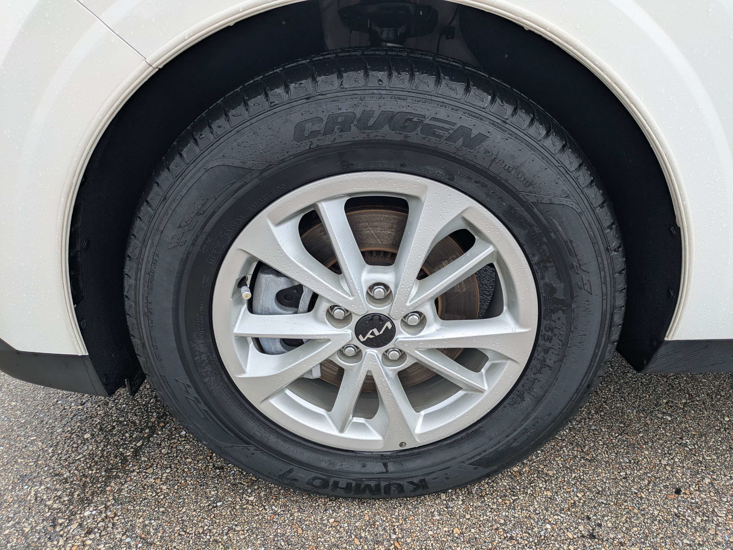 Certified 2024 Kia Carnival LX FWD image 11