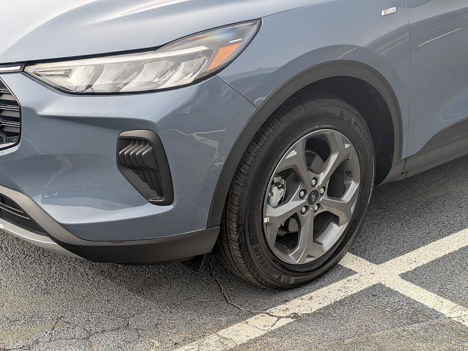 Used 2025 Ford Escape ST-Line image 9