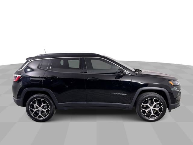 Used 2024 Jeep Compass Limited image 9