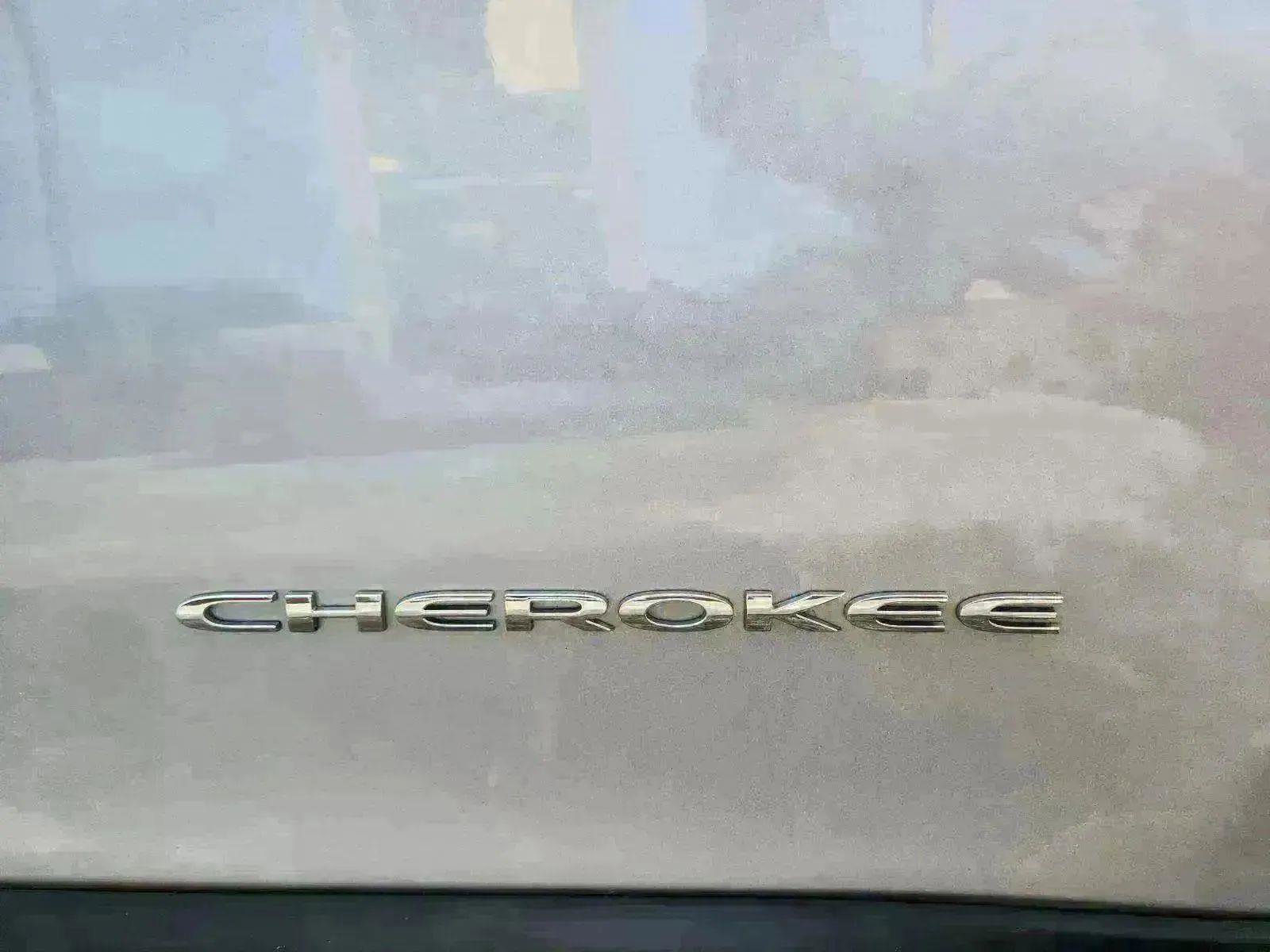 Used 2019 Jeep Cherokee Limited image 23