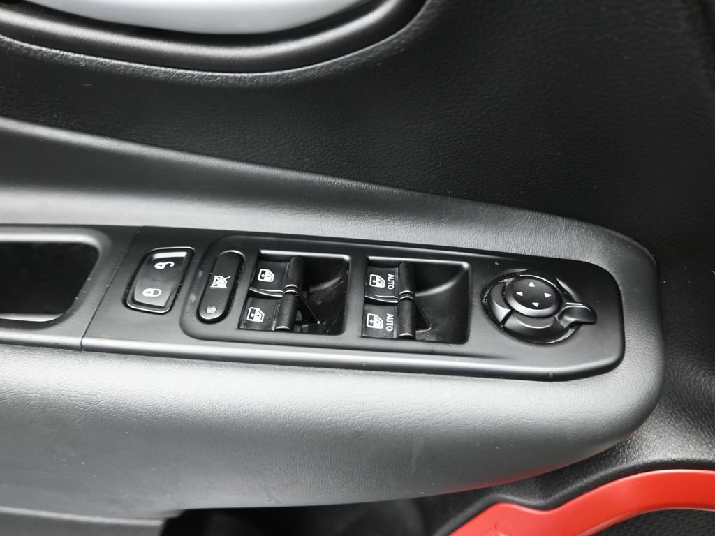 Used 2023 Jeep Renegade Trailhawk AWD/4WD image 13