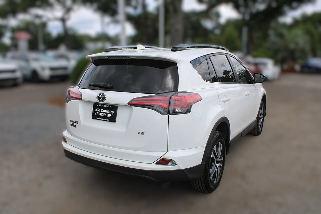 Used 2018 Toyota RAV4 LE FWD image 7