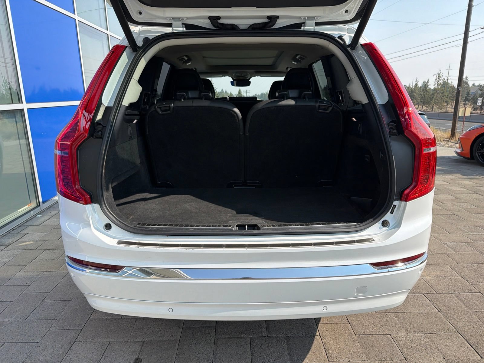 Used 2023 Volvo XC90 B6 Ultimate w/ Protection Package Premier AWD/4WD image 9