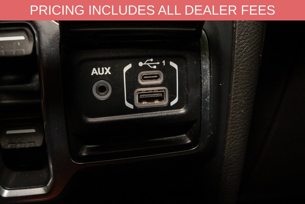 Used 2019 Jeep Wrangler Unlimited Sahara AWD/4WD image 14