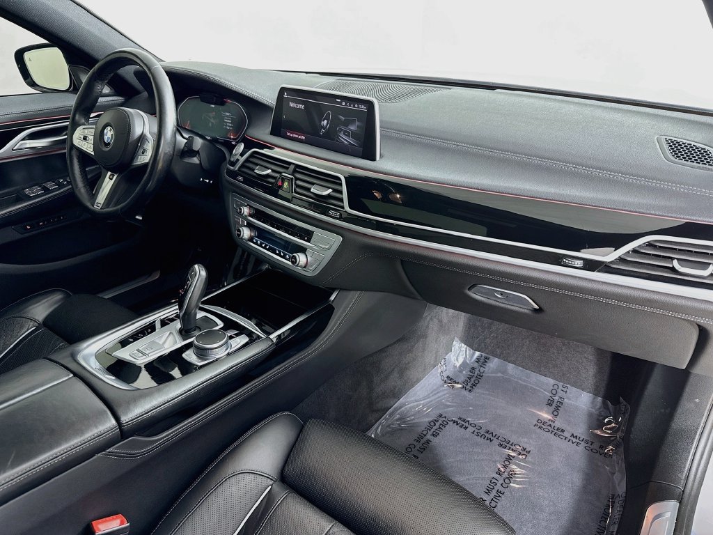 Used 2022 BMW 750i xDrive w/ M Sport Package AWD/4WD image 31