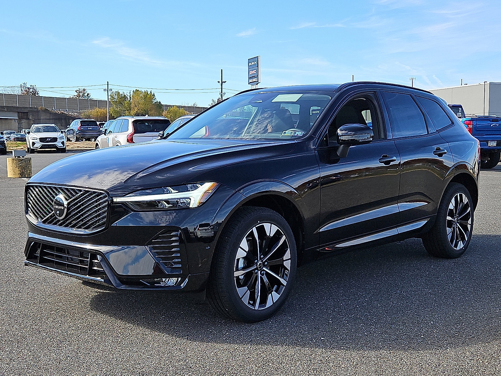 New 2026 Volvo XC60 B5 Plus w/ Protection Package Premier AWD/4WD image 3