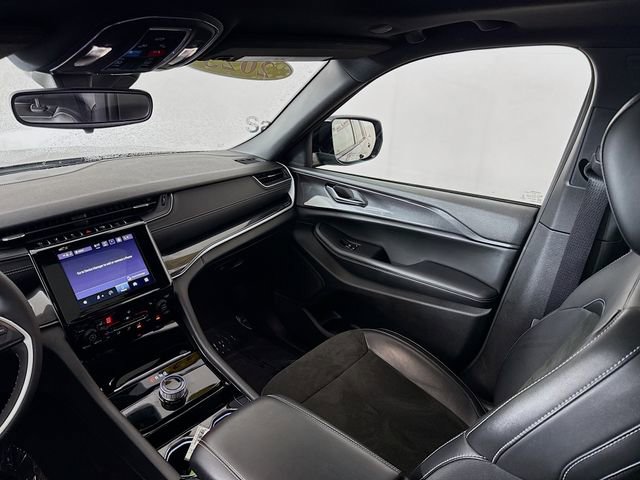 Used 2023 Jeep Grand Cherokee Altitude image 23