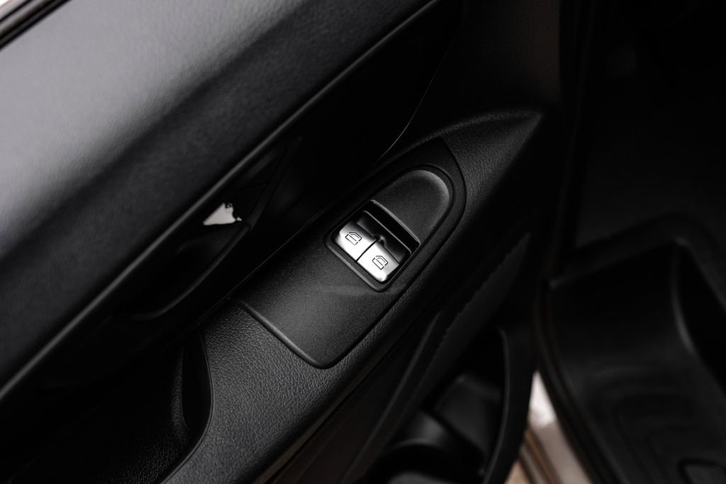 Used 2017 Mercedes-Benz Metris Passenger w/ Driver Efficiency Package image 42