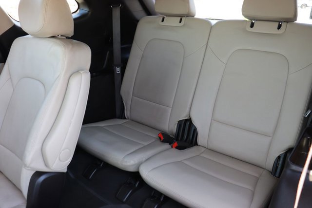 Used 2016 Hyundai Santa Fe Limited w/ Option Group 04 FWD image 16
