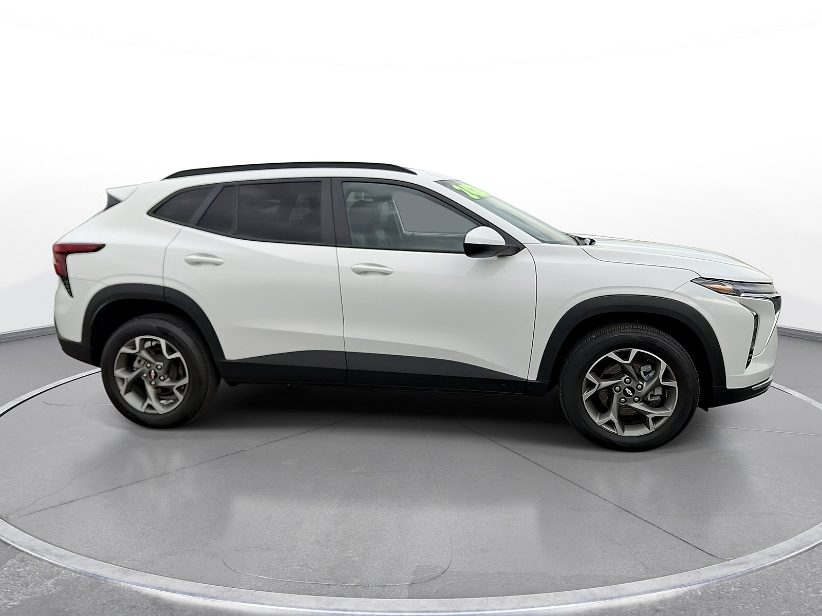 Used 2025 Chevrolet Trax LT FWD image 9