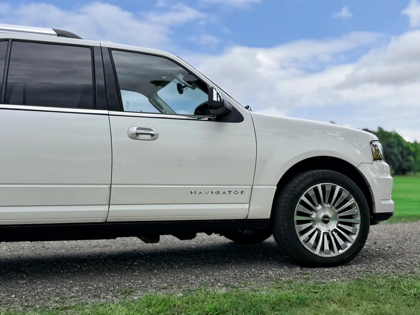 Used 2015 Lincoln Navigator L 4WD w/ Equipment Group 101A Reserve image 13