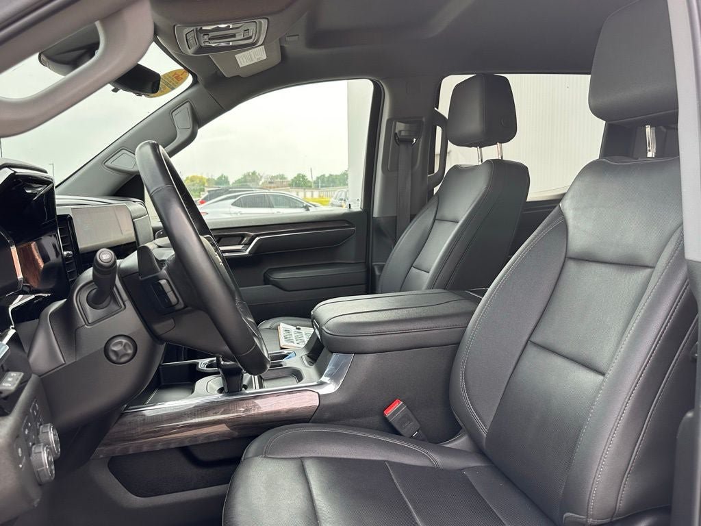 Used 2023 Chevrolet Silverado 1500 LTZ w/ Technology Package AWD/4WD image 13