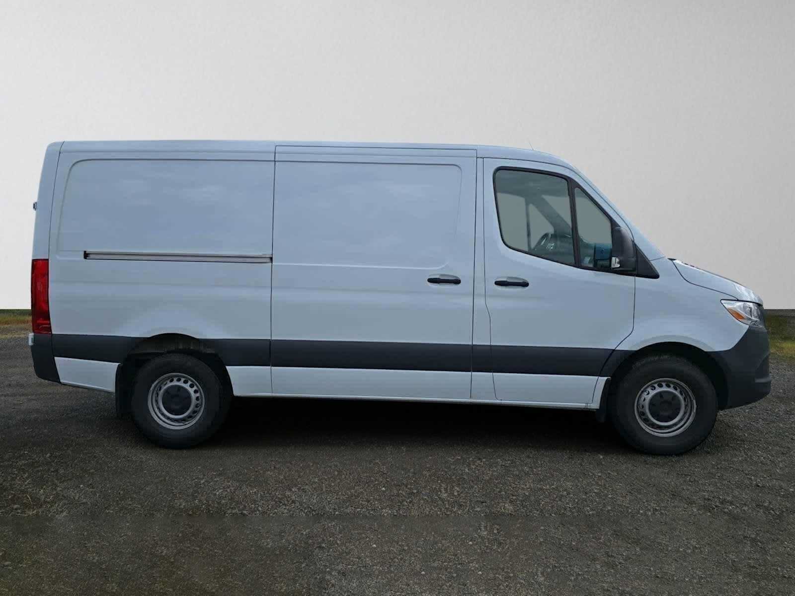 Used 2025 Mercedes-Benz Sprinter 2500 image 2