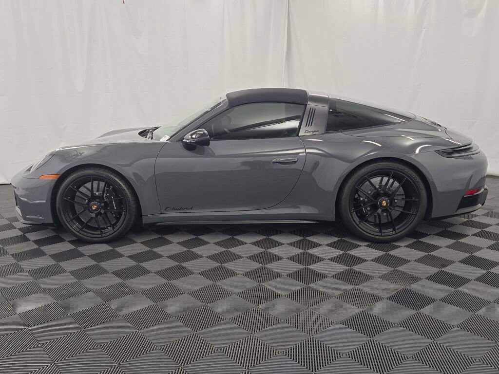 Certified 2025 Porsche 911 Targa 4 GTS AWD/4WD image 2
