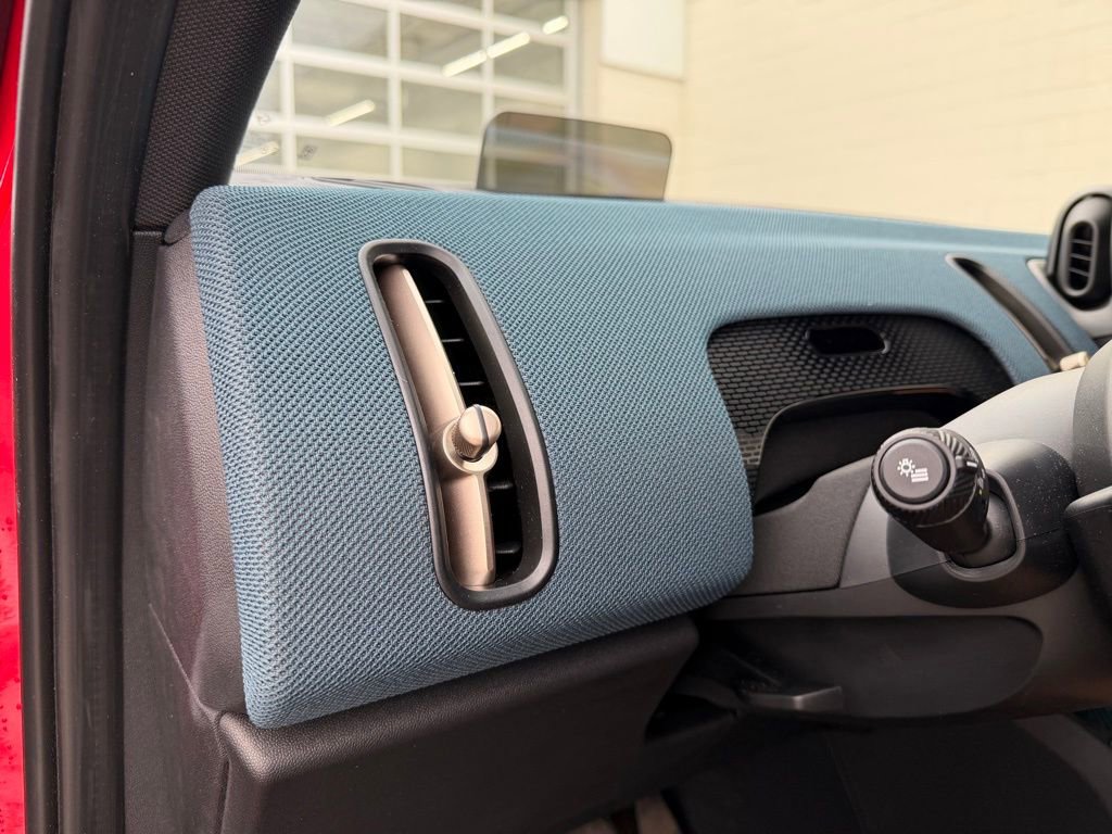 Used 2025 MINI Cooper Countryman SE w/ Comfort Package Max image 28