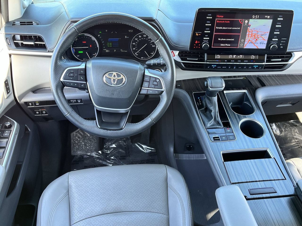 Used 2024 Toyota Sienna Limited FWD image 10