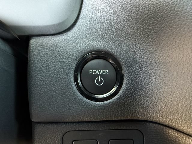Used 2025 Toyota Tundra Limited AWD/4WD image 25