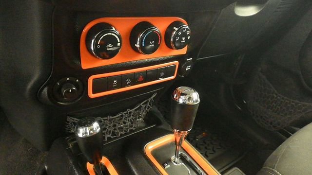 Used 2015 Jeep Wrangler Rubicon w/ Power Convenience Group AWD/4WD image 15