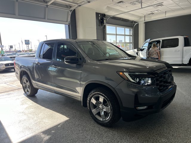 Used 2025 Honda Ridgeline TrailSport image 3