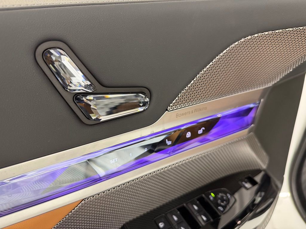 Used 2023 BMW 740i image 24