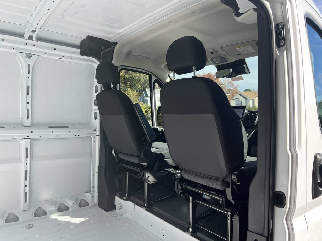 Used 2025 RAM ProMaster 2500 w/ Premium Convenience Group FWD image 17
