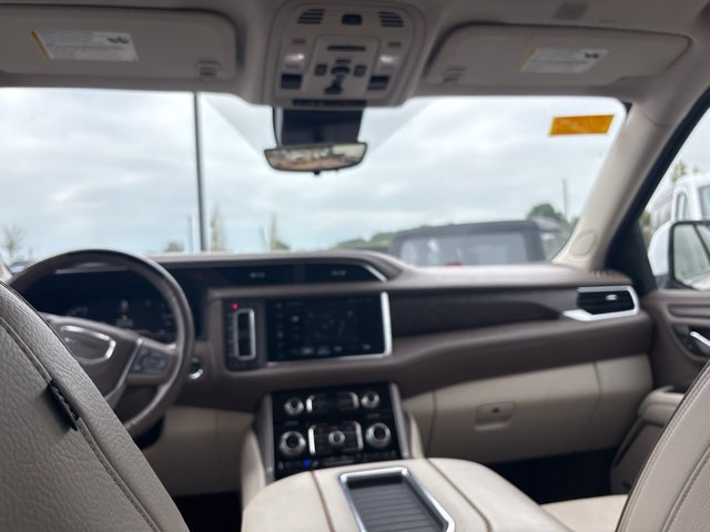 Used 2023 GMC Yukon Denali w/ Advanced Technology Package AWD/4WD image 26