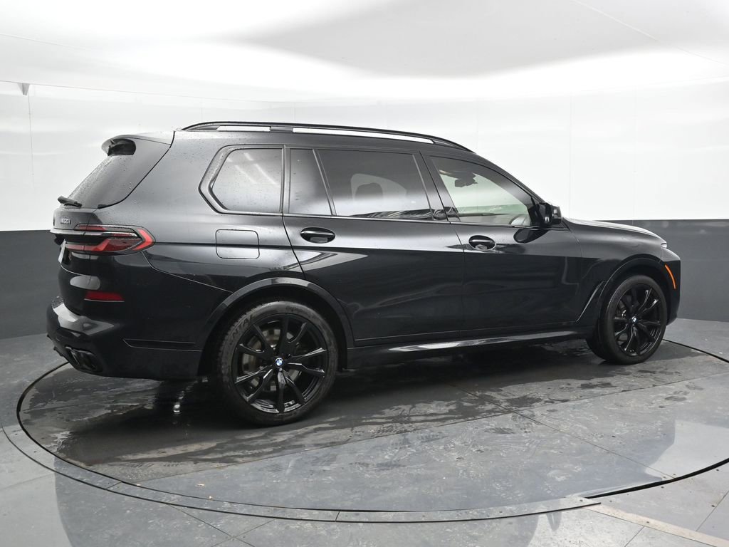 Used 2025 BMW X7 M60i image 4