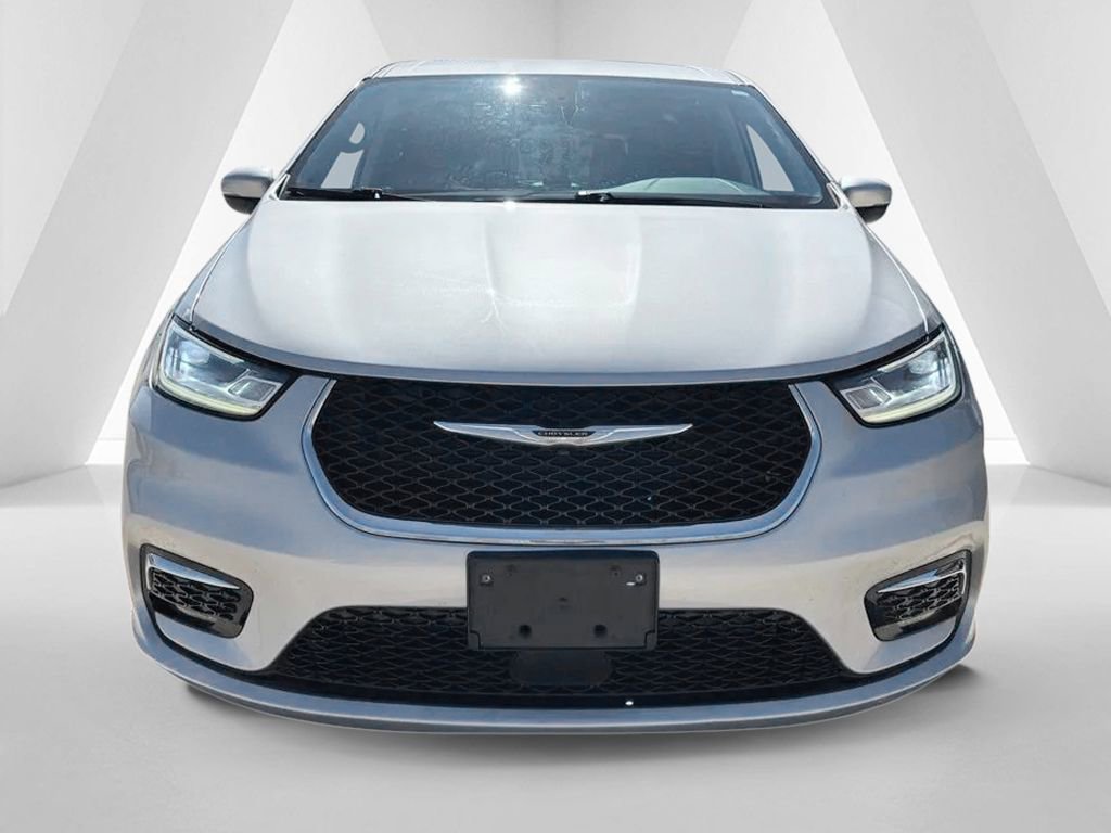 Used 2023 Chrysler Pacifica Touring-L image 2