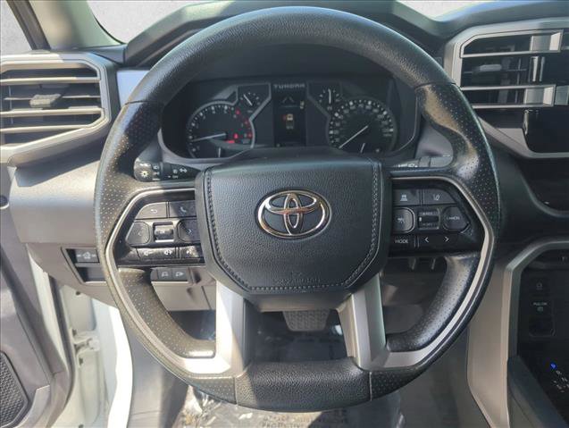 Used 2022 Toyota Tundra SR5 w/ SR5 Convenience Package AWD/4WD image 11