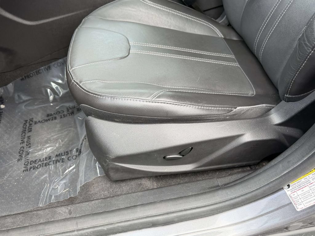 Used 2014 Ford Focus Titanium FWD image 17