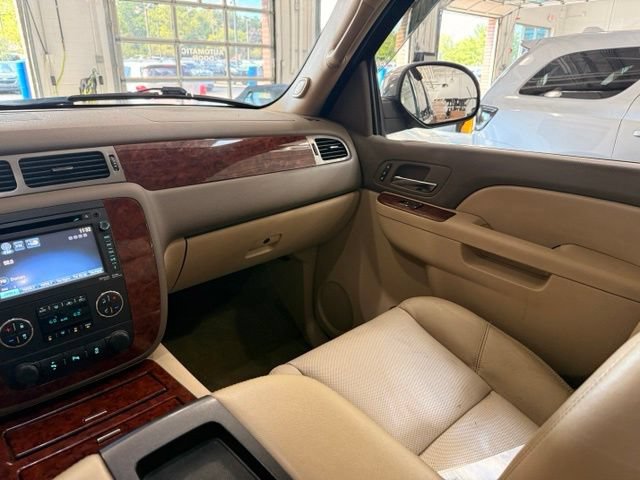 Used 2013 Chevrolet Avalanche LTZ AWD/4WD image 20