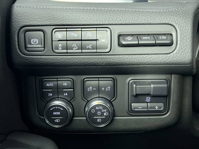 Used 2024 GMC Yukon Denali w/ Denali Reserve Package image 18