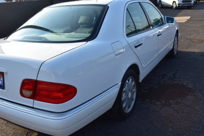 Used 1999 Mercedes-Benz E 320 Sedan image 4
