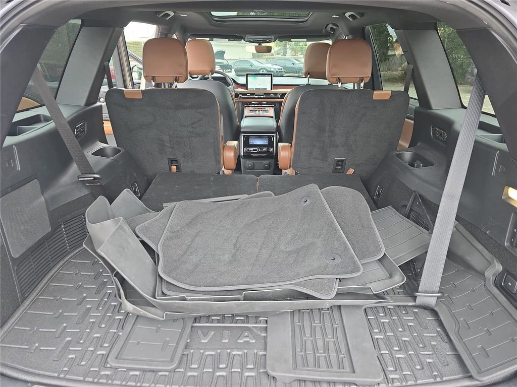 Used 2023 Lincoln Aviator Reserve w/ Elements Package Plus image 32