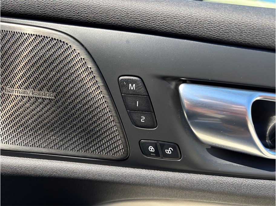 Used 2024 Volvo V60 B5 Cross Country Ultimate w/ Climate Package image 50