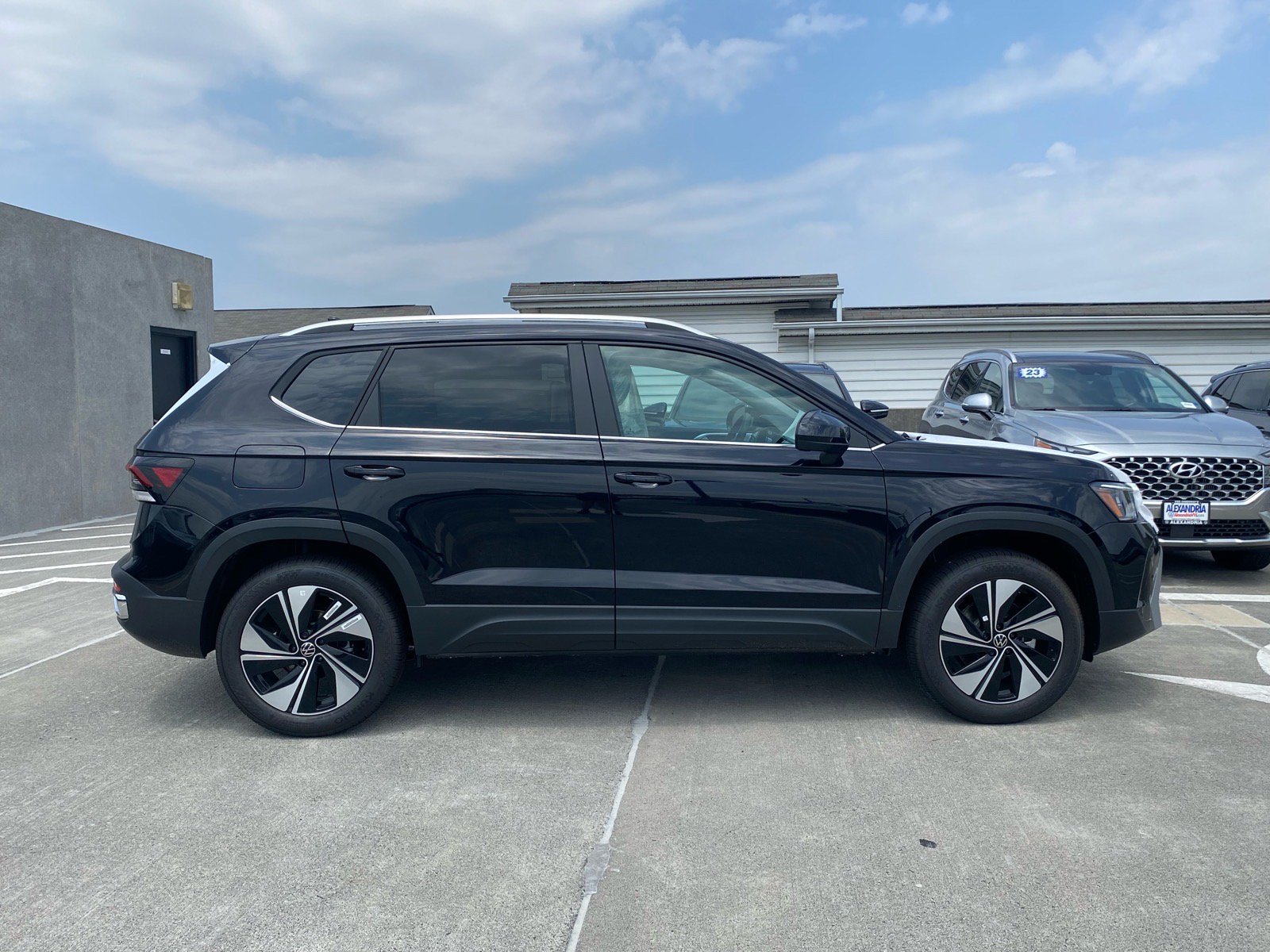 New 2026 Volkswagen Taos SE AWD/4WD image 2