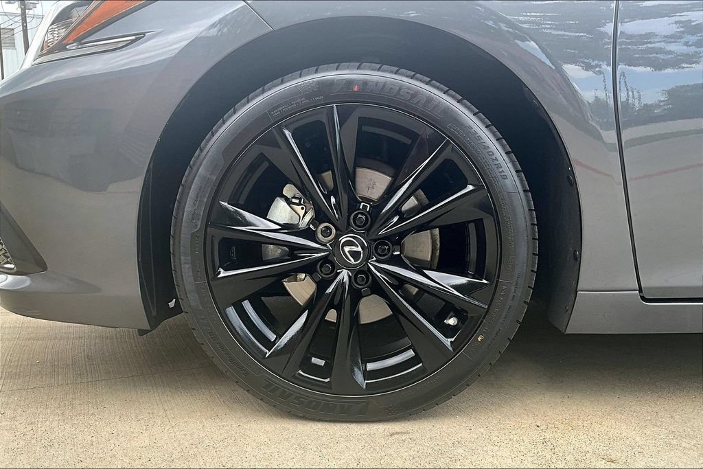 Used 2023 Lexus ES 350 F Sport w/ Accessory Package (Z2) FWD image 11