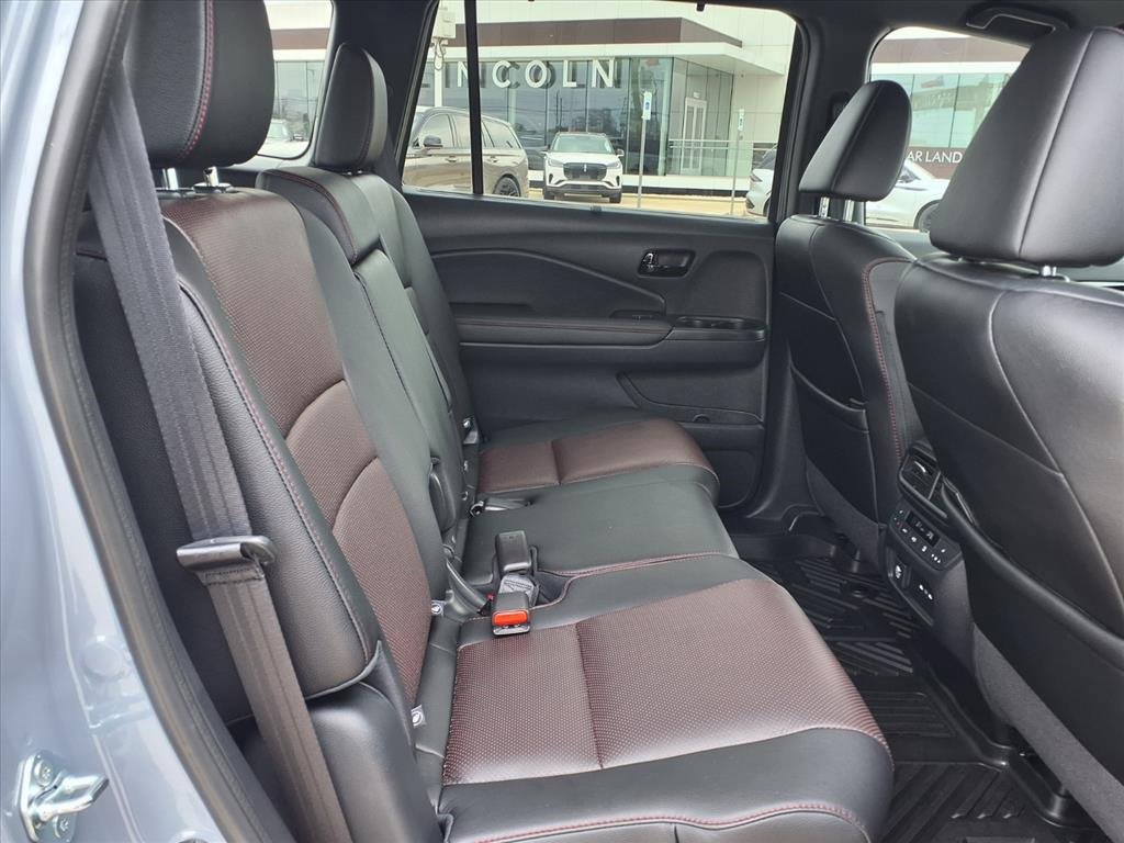 Used 2025 Honda Passport Black Edition image 16