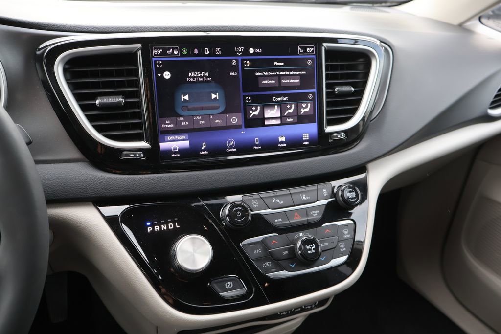 Used 2024 Chrysler Pacifica Touring-L FWD image 29