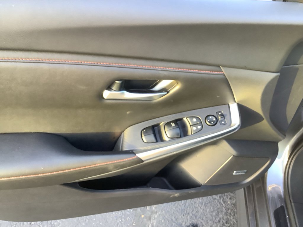 Used 2024 Nissan Sentra SR w/ SR Premium Package image 13