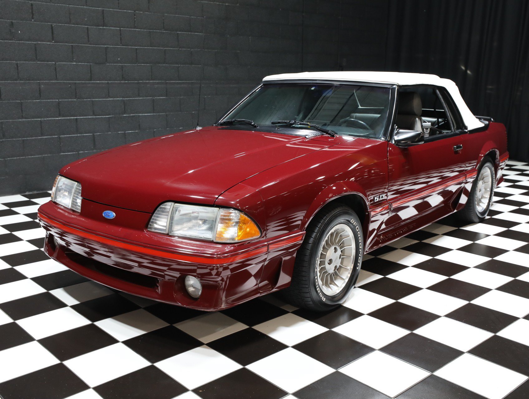 Used 1987 Ford Mustang GT RWD image 6