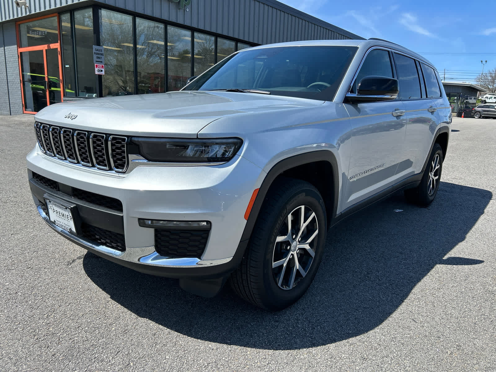 Used 2025 Jeep Grand Cherokee L Limited w/ Trailer Tow Package AWD/4WD image 10