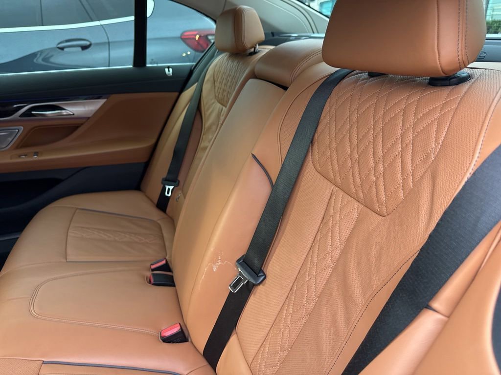 Used 2022 BMW 750i xDrive AWD/4WD image 8